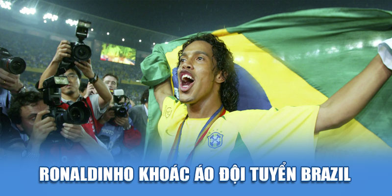 Ronaldinho khoác áo đội tuyển Brazil